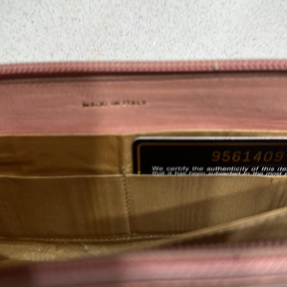 Chanel Pink Caviar with gold tone hardware Double C Zippy Wallet - authentic - Picture 8 of 12